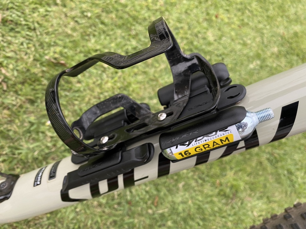 Ryder Slyder 4-Up porta CO2 y accesorios